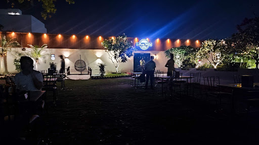 Platinum bar and restaurant