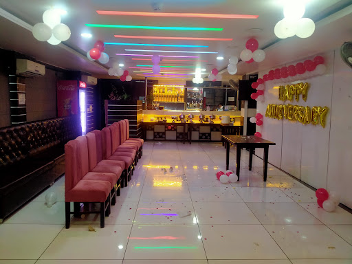 Street View Lounge Restaurant